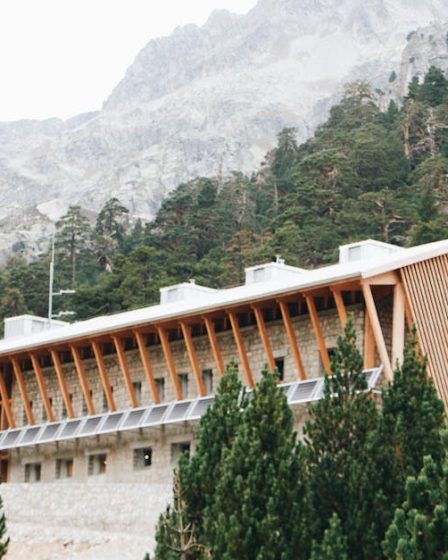 découvrez cauterets, une station thermale et de sports d'hiver renommée située dans les pyrénées françaises, offrant des paysages magnifiques et une multitude d'activités en toute saison.