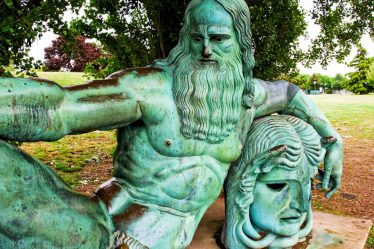 découvrez la vie et l'œuvre de léonard de vinci, peintre, inventeur, ingénieur et scientifique de la renaissance, à travers ses créations emblématiques comme la joconde et l'homme de vitruve.