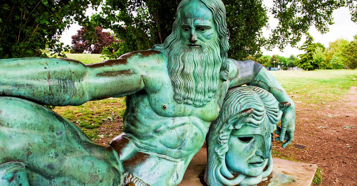 découvrez la vie et l'œuvre de léonard de vinci, peintre, inventeur, ingénieur et scientifique de la renaissance, à travers ses créations emblématiques comme la joconde et l'homme de vitruve.