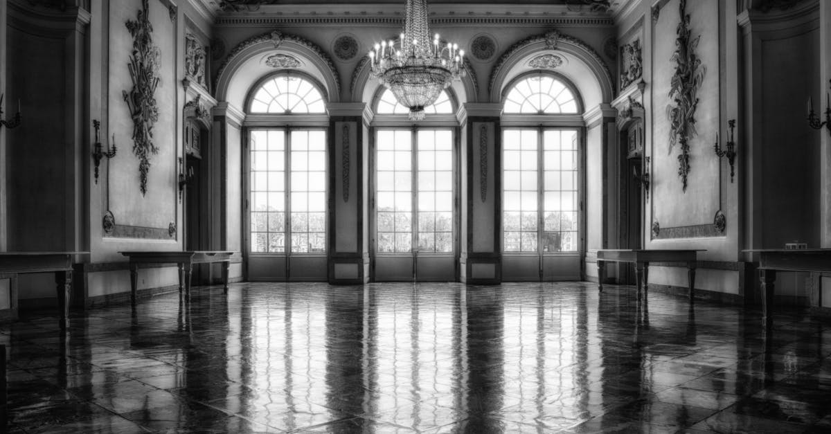 découvrez l'histoire fascinante et les secrets mystérieux d'un château majestueux, symbole de puissance et de beauté intemporelle.