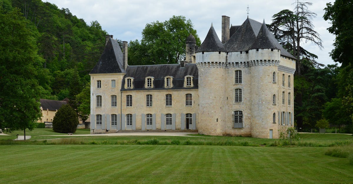 découvrez l'histoire et la beauté du château de breteuil, joyau du patrimoine français, lors d'une visite captivante dans un cadre enchanteur.