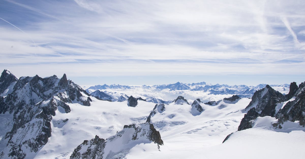 découvrez mont faron, une montagne emblématique de la région, offrant des vues panoramiques spectaculaires et de nombreuses activités de plein air.